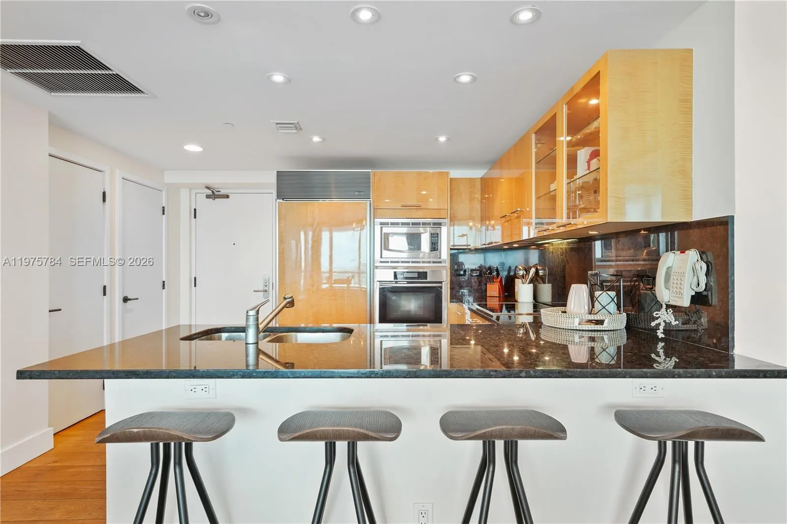 6799 Collins Ave 1506, Miami Beach, Florida 33141, Miami Beach, Florida 33141, 2 Bedrooms Bedrooms, ,2 BathroomsBathrooms,Residential Lease,For Rent,6799 Collins Ave 1506, Miami Beach, Florida 33141,A11975784