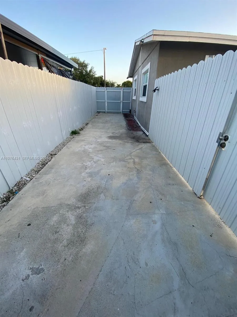 3501 Nw 182nd St 1, Miami Gardens, Florida 33056, Miami Gardens, Florida 33056, 1 Bedroom Bedrooms, ,1 BathroomBathrooms,Residential Lease,For Rent,3501 Nw 182nd St 1, Miami Gardens, Florida 33056,A11976431