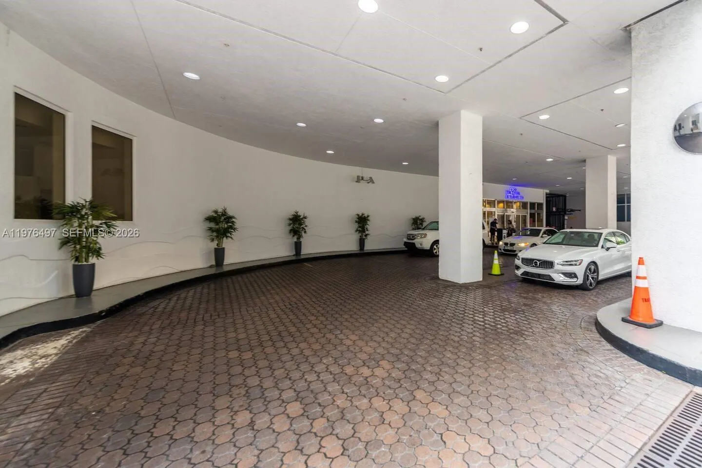 1200 Brickell Bay Dr 1621, Miami, Florida 33131, Miami, Florida 33131, 1 Bedroom Bedrooms, ,1 BathroomBathrooms,Residential Lease,For Rent,1200 Brickell Bay Dr 1621, Miami, Florida 33131,A11976497