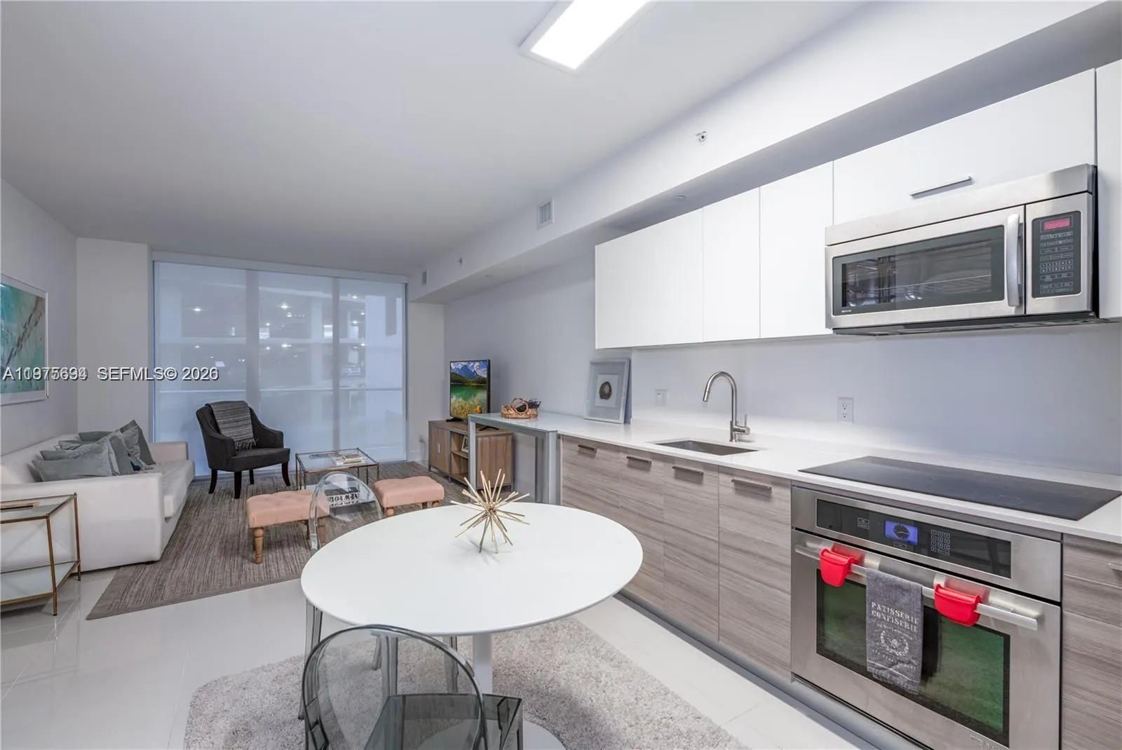 1300 Brickell Bay Dr 600, Miami, Florida 33131, Miami, Florida 33131, 1 Bedroom Bedrooms, ,1 BathroomBathrooms,Residential Lease,For Rent,1300 Brickell Bay Dr 600, Miami, Florida 33131,A11975694