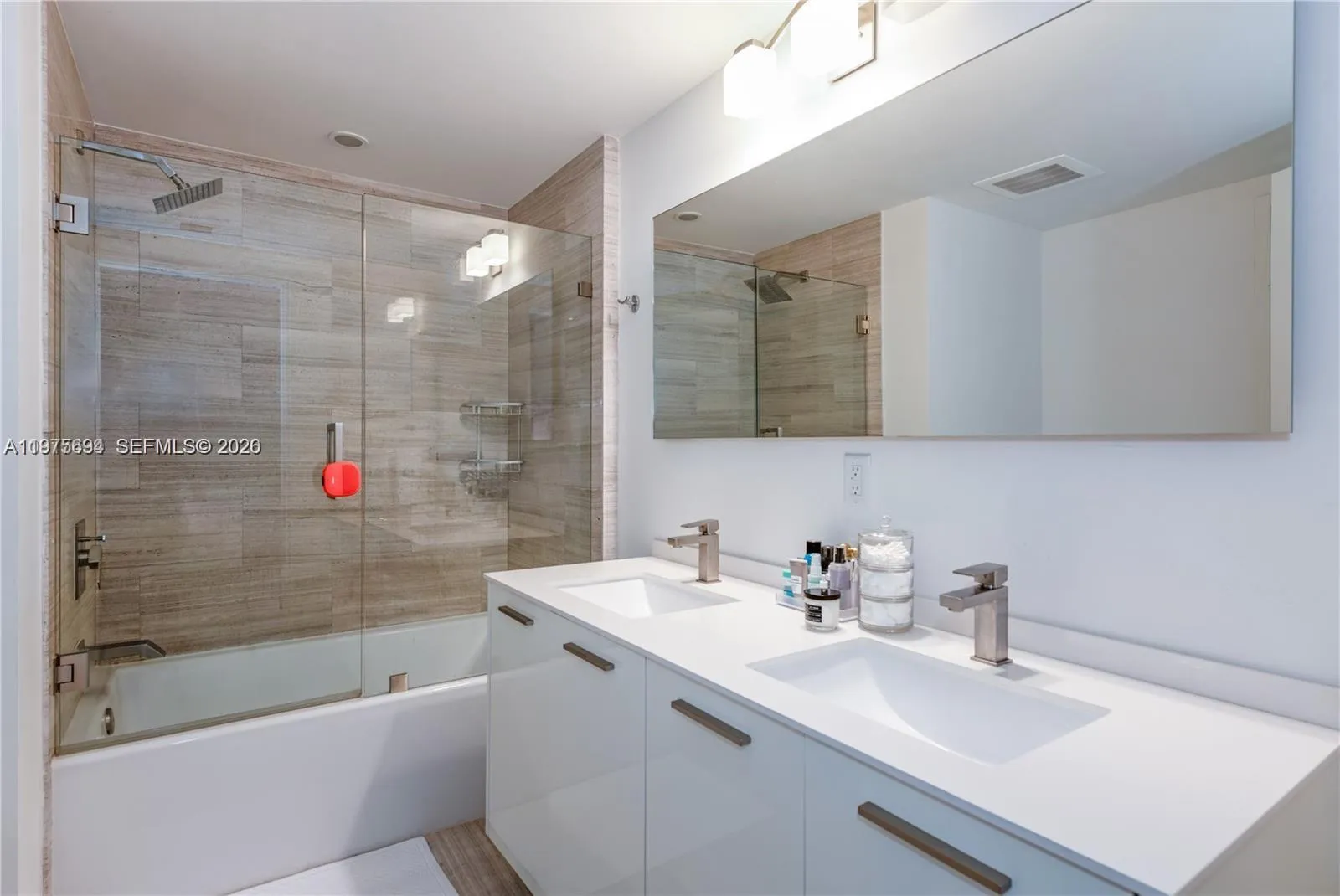 1300 Brickell Bay Dr 600, Miami, Florida 33131, Miami, Florida 33131, 1 Bedroom Bedrooms, ,1 BathroomBathrooms,Residential Lease,For Rent,1300 Brickell Bay Dr 600, Miami, Florida 33131,A11975694