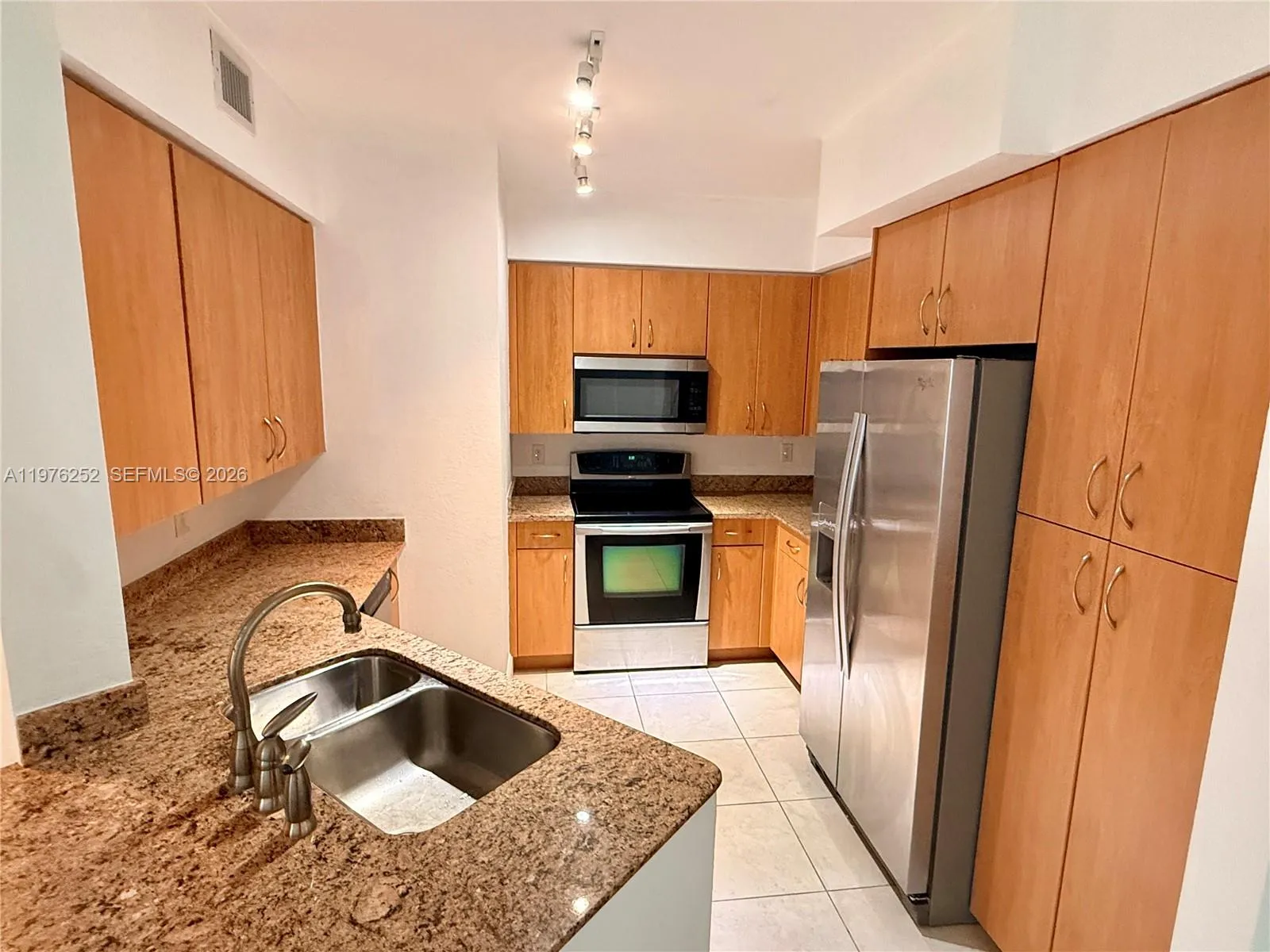 1830 Radius Dr 817, Hollywood, Florida 33020, Hollywood, Florida 33020, 1 Bedroom Bedrooms, ,1 BathroomBathrooms,Residential Lease,For Rent,1830 Radius Dr 817, Hollywood, Florida 33020,A11976252