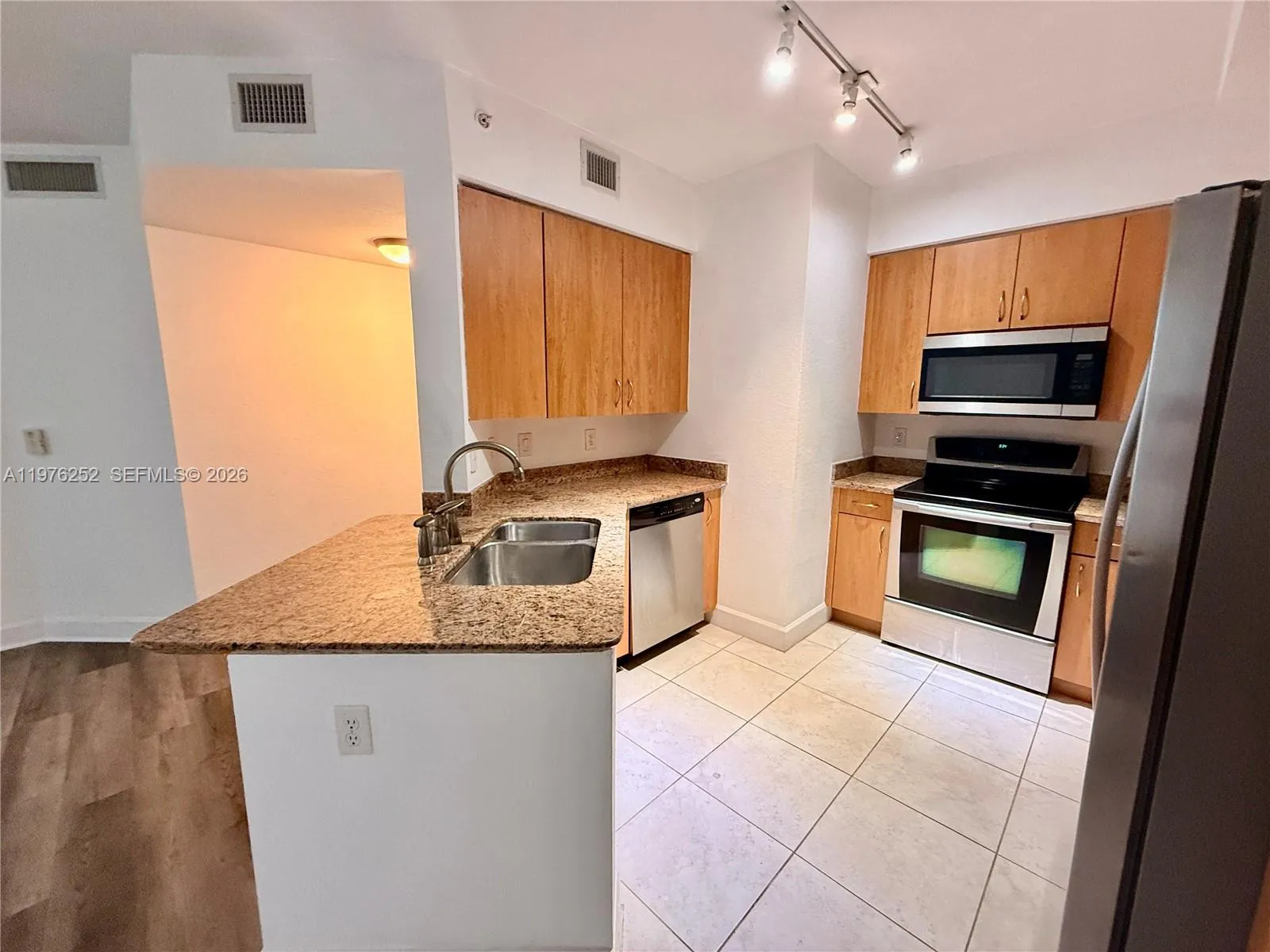 1830 Radius Dr 817, Hollywood, Florida 33020, Hollywood, Florida 33020, 1 Bedroom Bedrooms, ,1 BathroomBathrooms,Residential Lease,For Rent,1830 Radius Dr 817, Hollywood, Florida 33020,A11976252