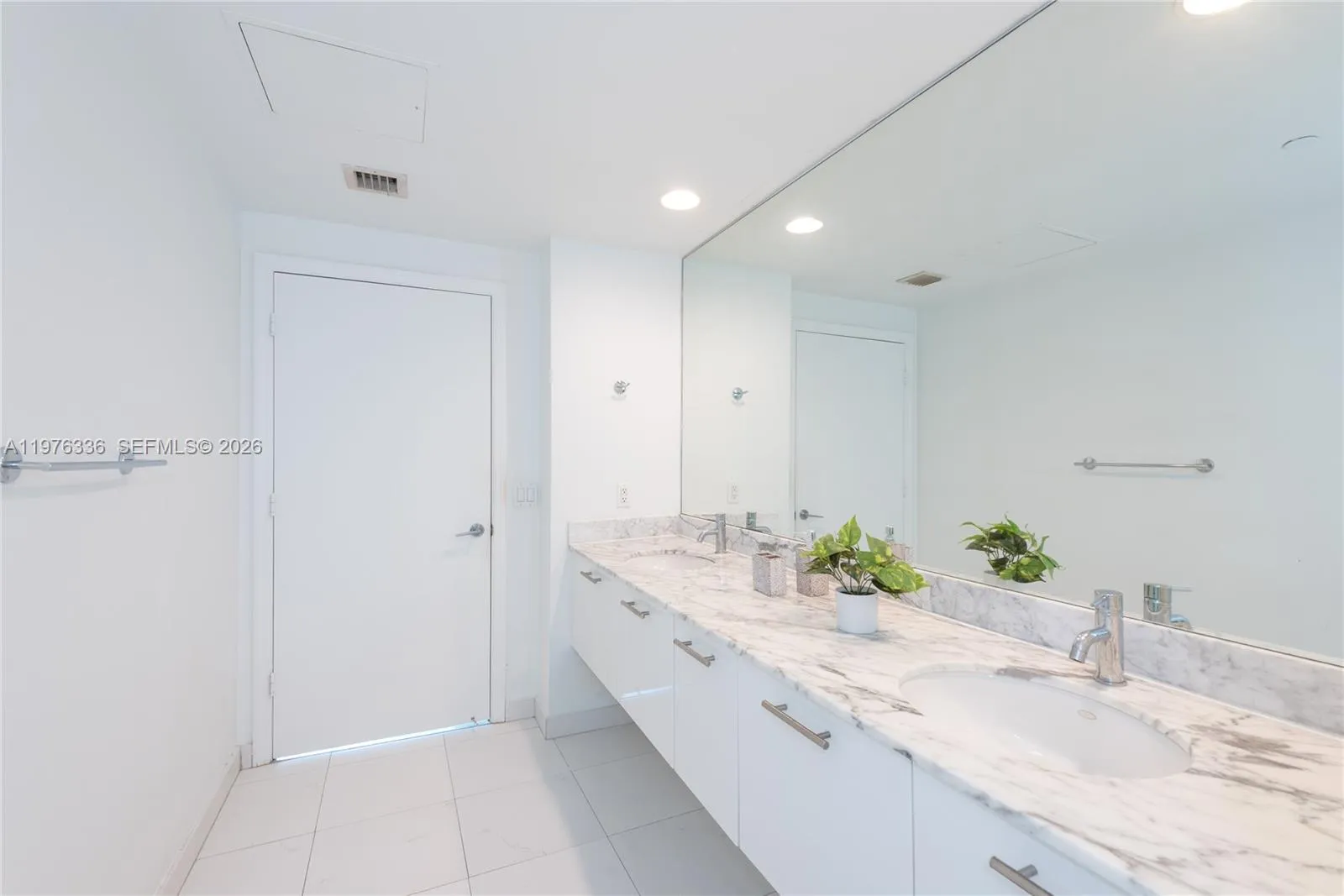 500 Brickell Av 1505, Miami, Florida 33131, Miami, Florida 33131, 2 Bedrooms Bedrooms, ,2 BathroomsBathrooms,Residential Lease,For Rent,500 Brickell Av 1505, Miami, Florida 33131,A11976336