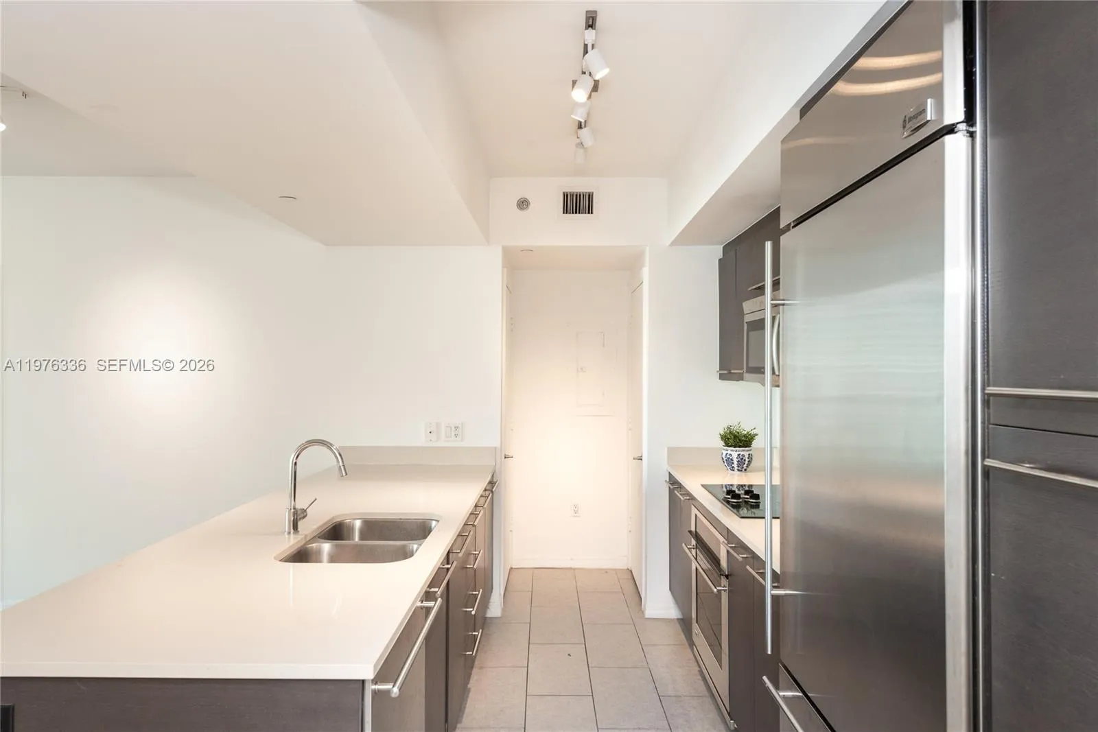 500 Brickell Av 1505, Miami, Florida 33131, Miami, Florida 33131, 2 Bedrooms Bedrooms, ,2 BathroomsBathrooms,Residential Lease,For Rent,500 Brickell Av 1505, Miami, Florida 33131,A11976336
