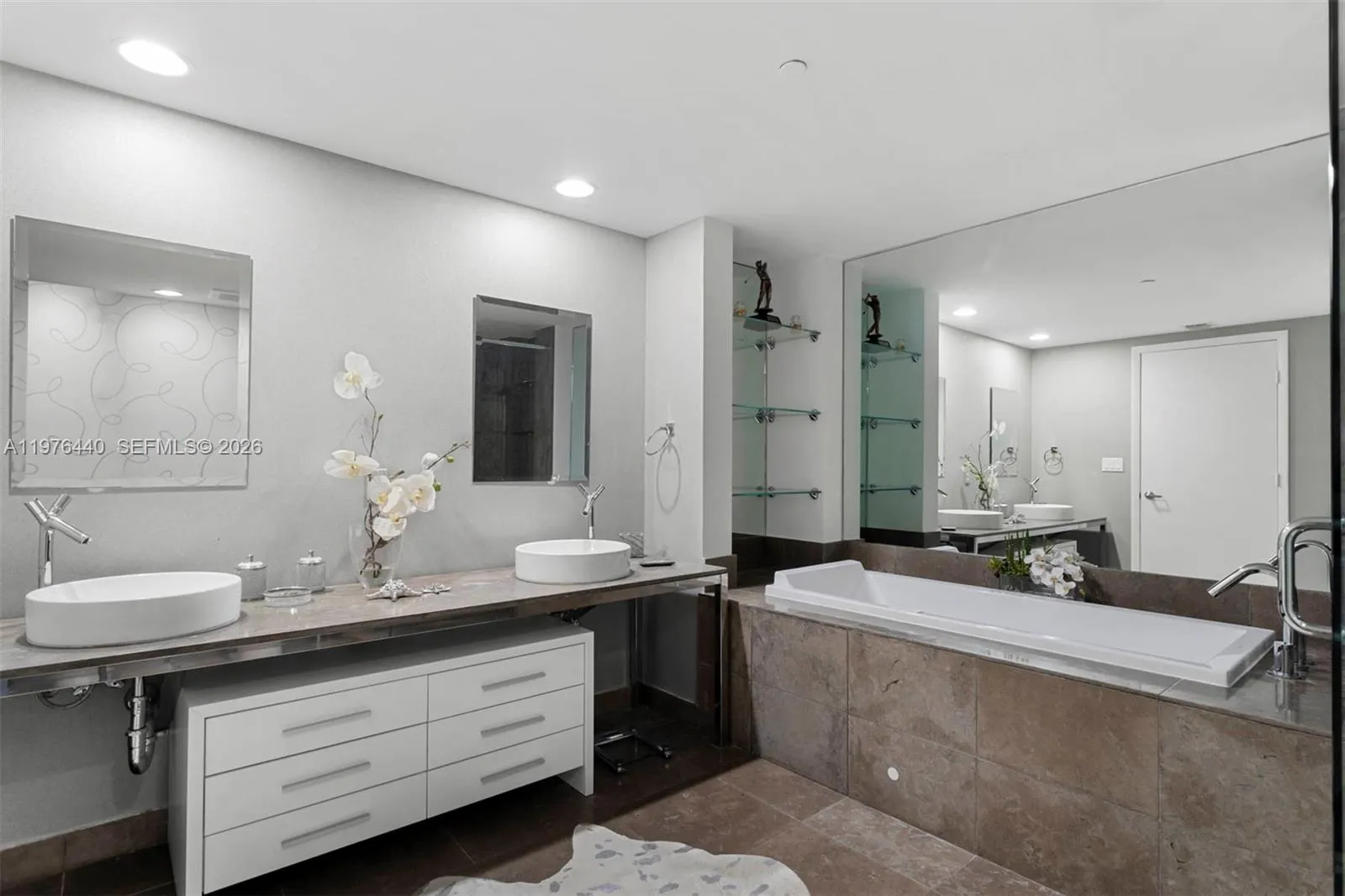 495 Brickell Ave 805, Miami, Florida 33131, Miami, Florida 33131, 2 Bedrooms Bedrooms, ,2 BathroomsBathrooms,Residential,For Sale,495 Brickell Ave 805, Miami, Florida 33131,A11976440