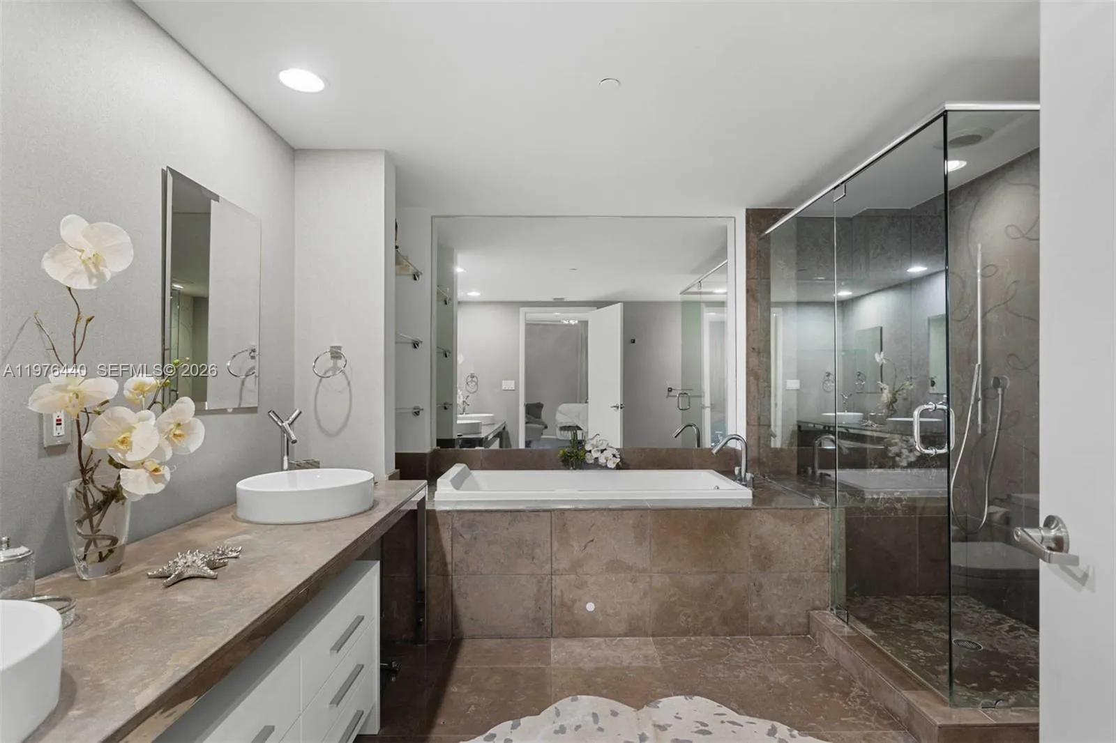 495 Brickell Ave 805, Miami, Florida 33131, Miami, Florida 33131, 2 Bedrooms Bedrooms, ,2 BathroomsBathrooms,Residential,For Sale,495 Brickell Ave 805, Miami, Florida 33131,A11976440