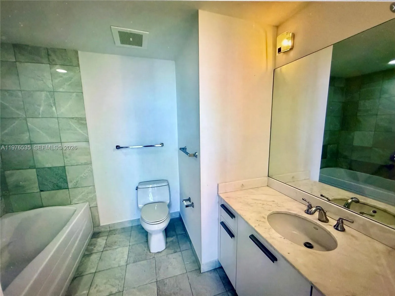 1060 Brickell Ave 3205, Miami, Florida 33131, Miami, Florida 33131, 1 Bedroom Bedrooms, ,1 BathroomBathrooms,Residential Lease,For Rent,1060 Brickell Ave 3205, Miami, Florida 33131,A11976535