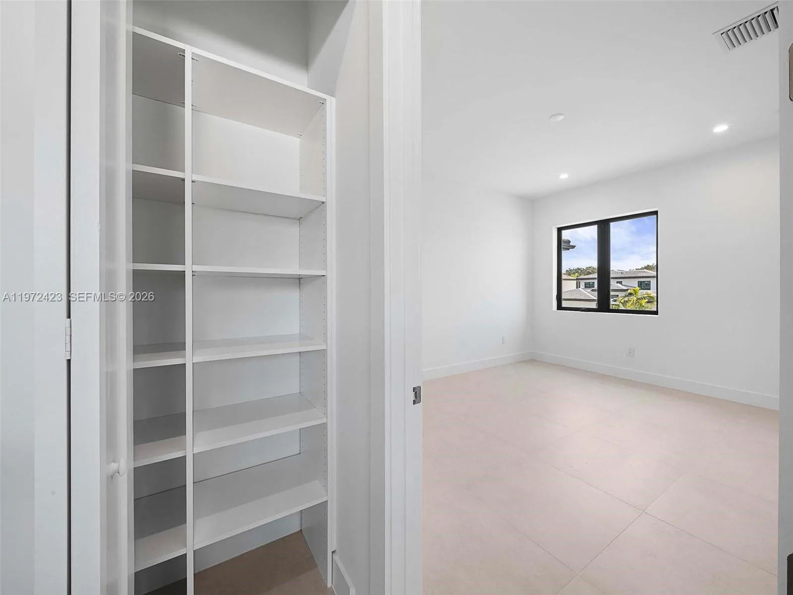 5718 Ashwood Cir W 5718, Hollywood, Florida 33312, Hollywood, Florida 33312, 5 Bedrooms Bedrooms, ,5 BathroomsBathrooms,Residential Lease,For Rent,5718 Ashwood Cir W 5718, Hollywood, Florida 33312,A11972423