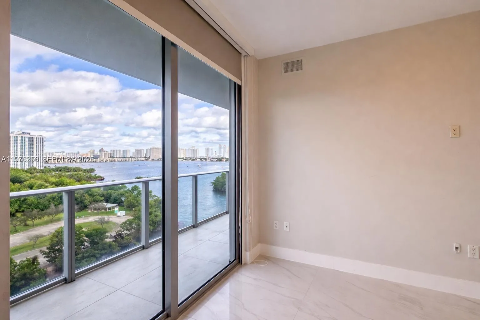 16385 Biscayne Blvd 1102, North Miami Beach, Flori, North Miami Beach, Florida 33160, 1 Bedroom Bedrooms, ,2 BathroomsBathrooms,Residential Lease,For Rent,16385 Biscayne Blvd 1102, North Miami Beach, Flori,A11976250