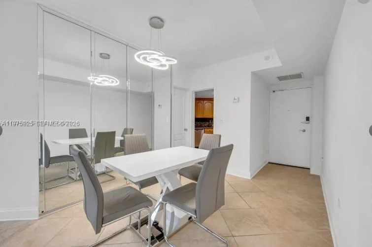 999 Brickell Bay Dr 2007, Miami, Florida 33131, Miami, Florida 33131, 1 Bedroom Bedrooms, ,1 BathroomBathrooms,Residential,For Sale,999 Brickell Bay Dr 2007, Miami, Florida 33131,A11975925