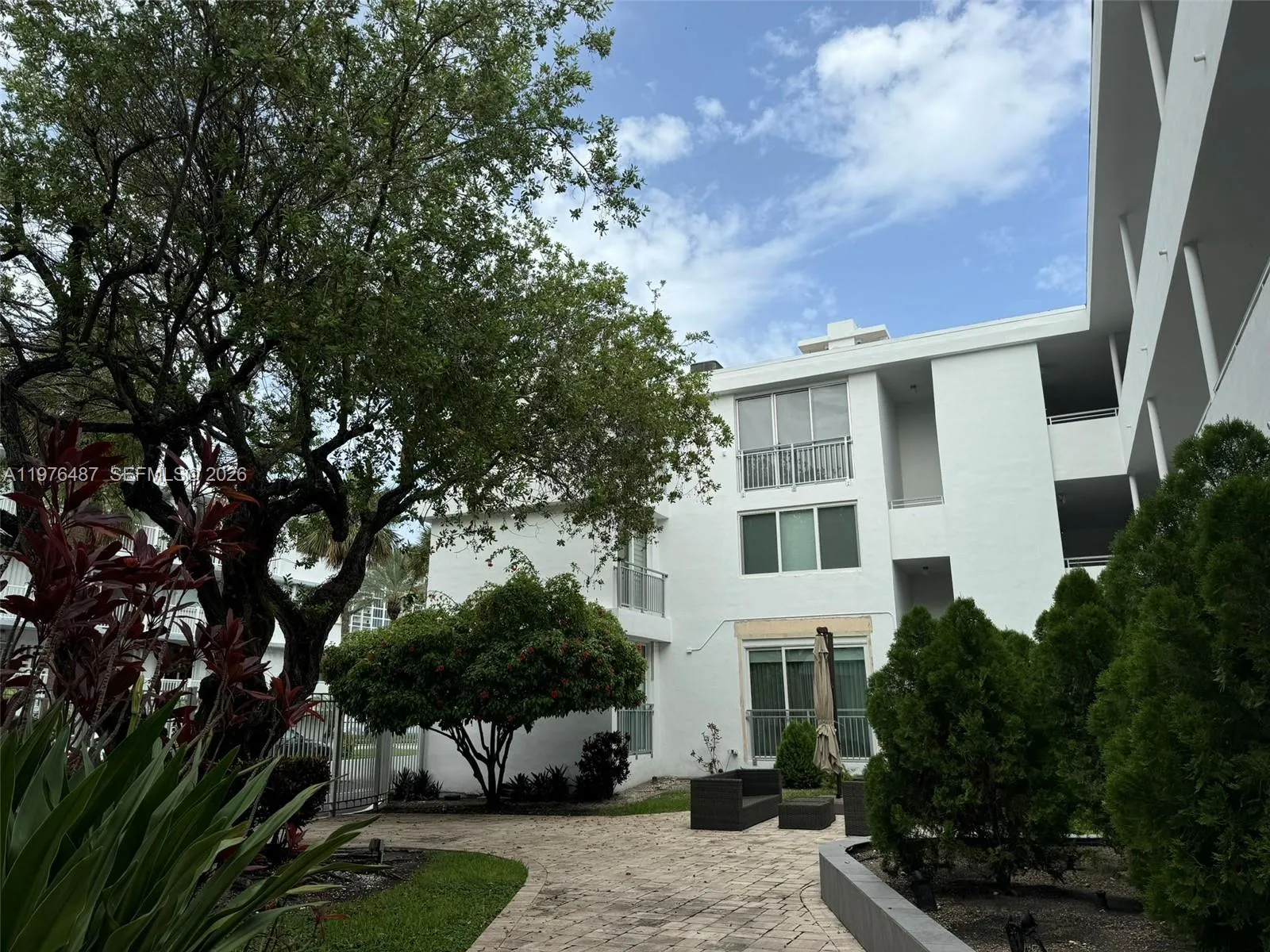 10210 Collins Ave 107, Bal Harbour, Florida 33154, Bal Harbour, Florida 33154, 1 Bedroom Bedrooms, ,1 BathroomBathrooms,Residential Lease,For Rent,10210 Collins Ave 107, Bal Harbour, Florida 33154,A11976487