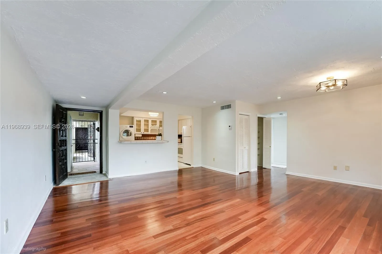 411 Anastasia Ave 303, Coral Gables, Florida 33134, Coral Gables, Florida 33134, 2 Bedrooms Bedrooms, ,2 BathroomsBathrooms,Residential,For Sale,411 Anastasia Ave 303, Coral Gables, Florida 33134,A11968939