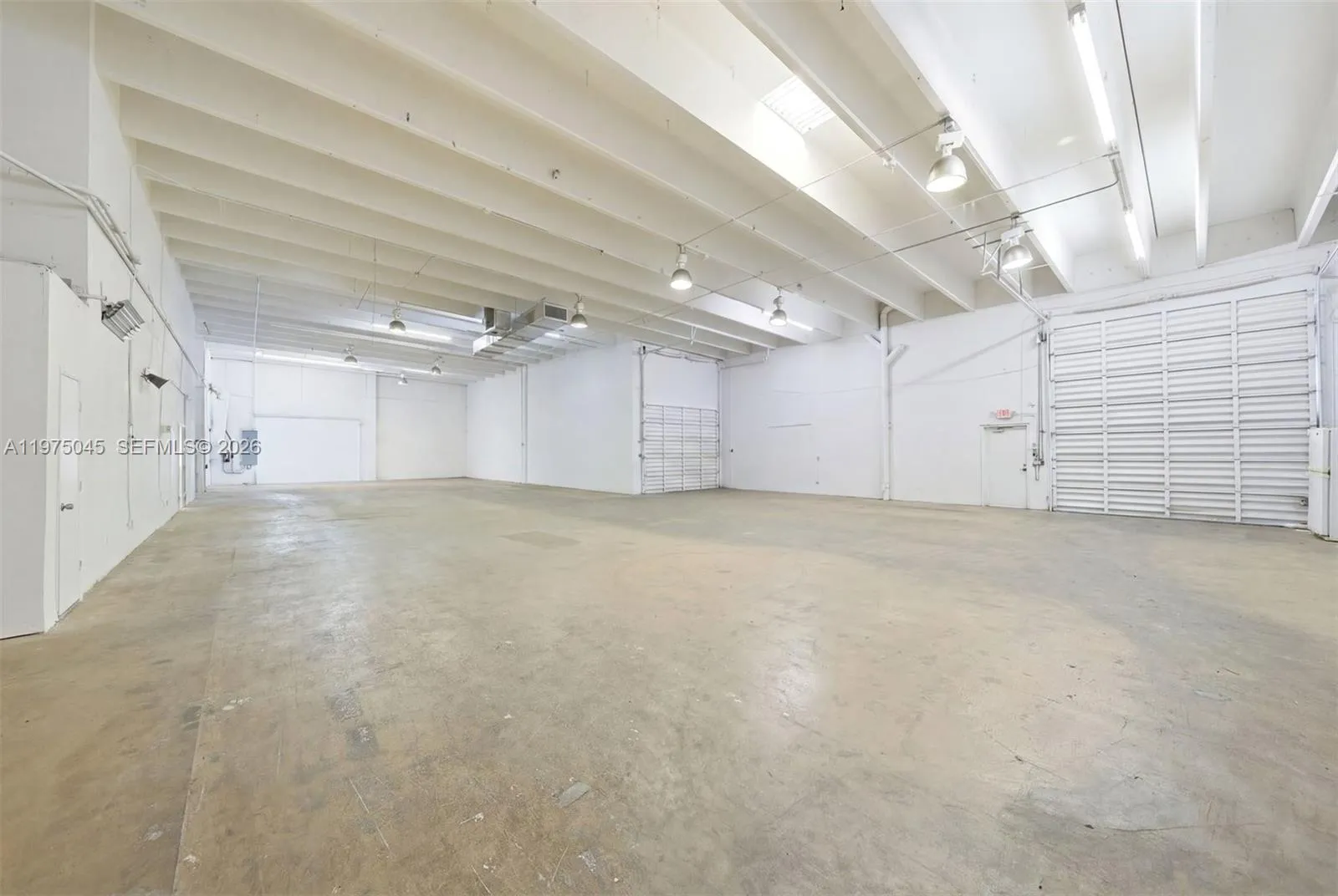 Images digitally cleared for illustrative purposes.