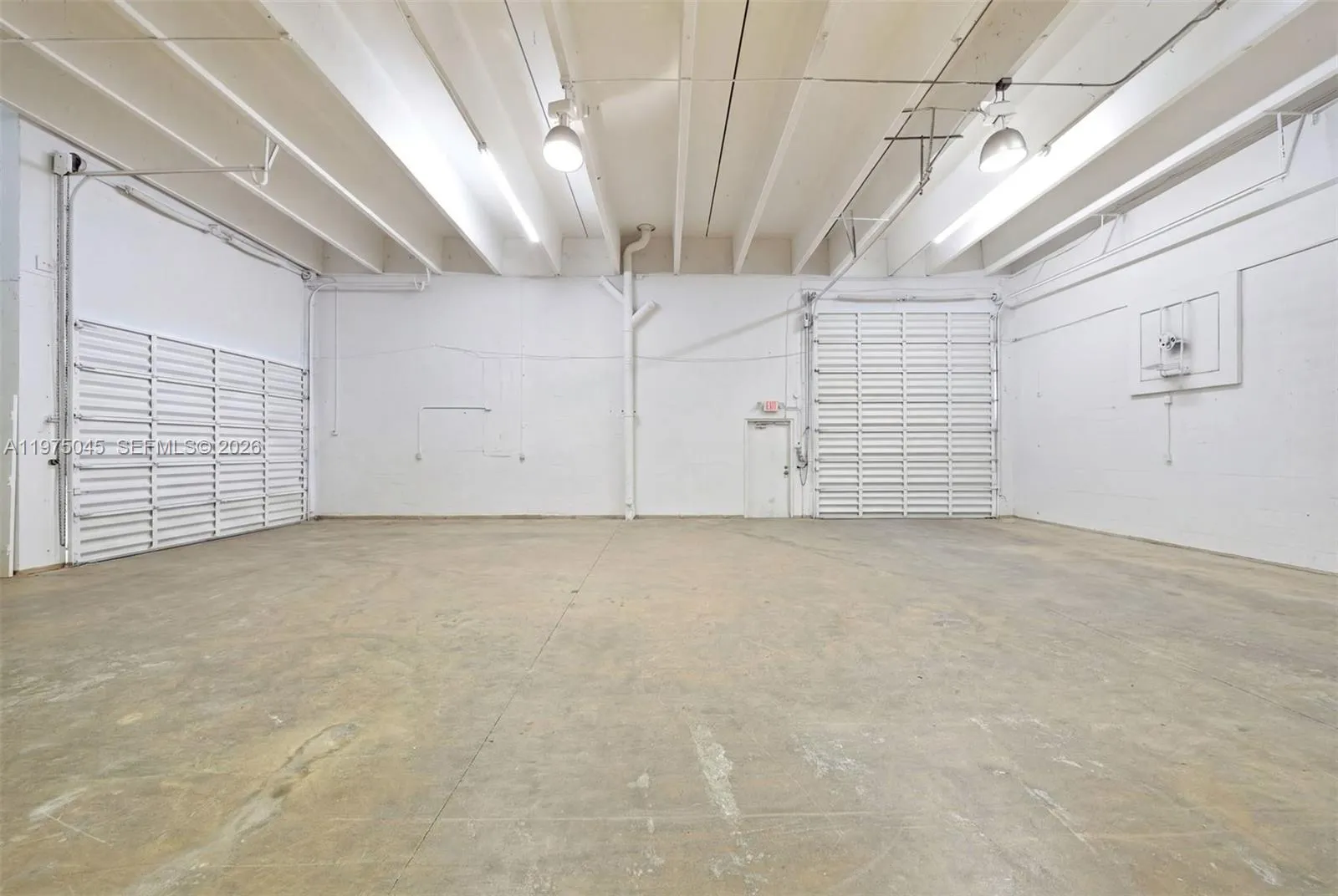 Images digitally cleared for illustrative purposes.