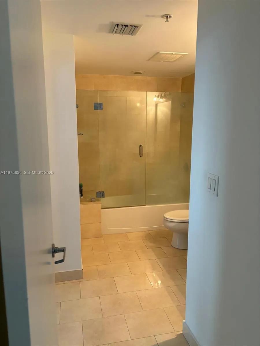Miami, Florida 33130, 1 Bedroom Bedrooms, ,1 BathroomBathrooms,Residential Lease,For Rent,A11975836