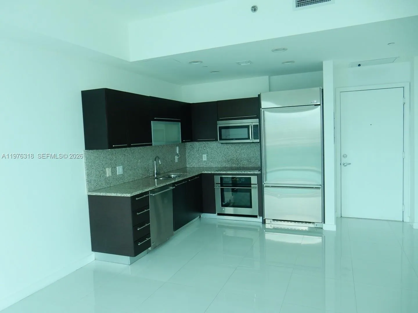 950 Brickell Bay Dr 4508, Miami, Florida 33131, Miami, Florida 33131, 1 Bedroom Bedrooms, ,1 BathroomBathrooms,Residential Lease,For Rent,950 Brickell Bay Dr 4508, Miami, Florida 33131,A11976318