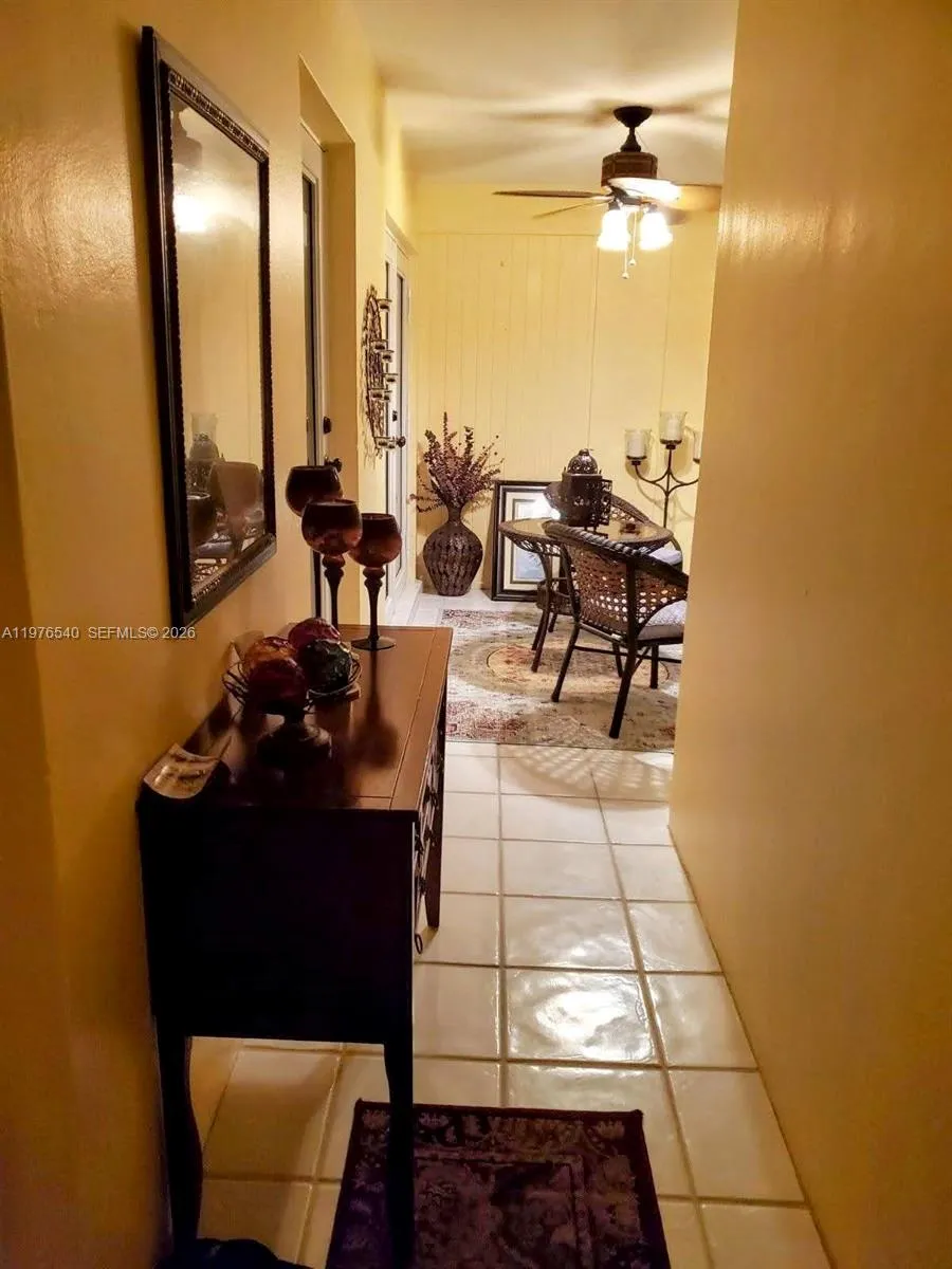Unigue Enclosed area from the Sun Room!!