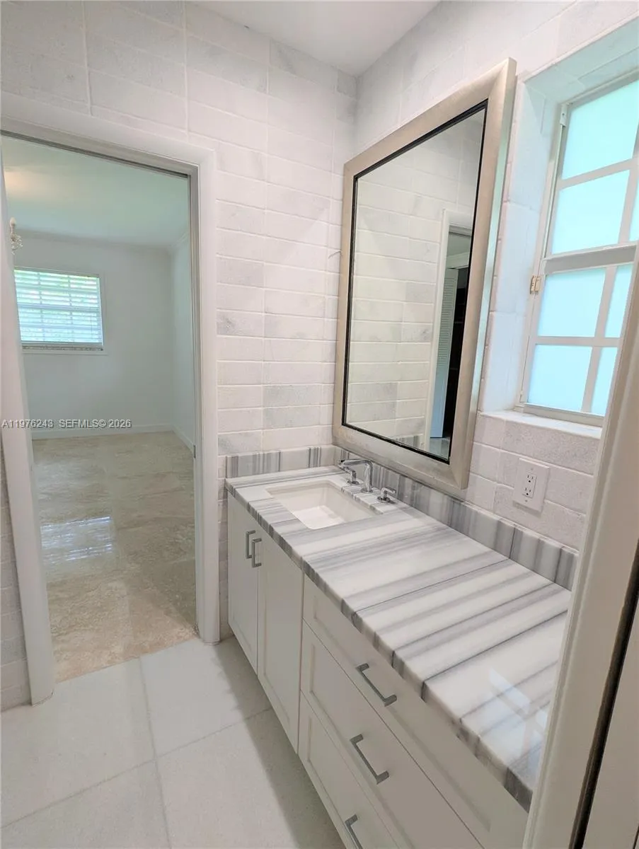5920 Maynada St 5920, Coral Gables, Florida 33146, Coral Gables, Florida 33146, 5 Bedrooms Bedrooms, ,3 BathroomsBathrooms,Residential Lease,For Rent,5920 Maynada St 5920, Coral Gables, Florida 33146,A11976243