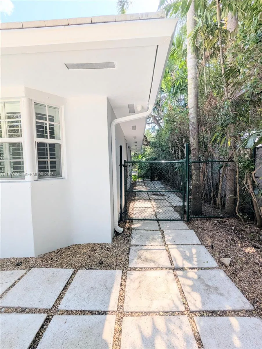 5920 Maynada St 5920, Coral Gables, Florida 33146, Coral Gables, Florida 33146, 5 Bedrooms Bedrooms, ,3 BathroomsBathrooms,Residential Lease,For Rent,5920 Maynada St 5920, Coral Gables, Florida 33146,A11976243