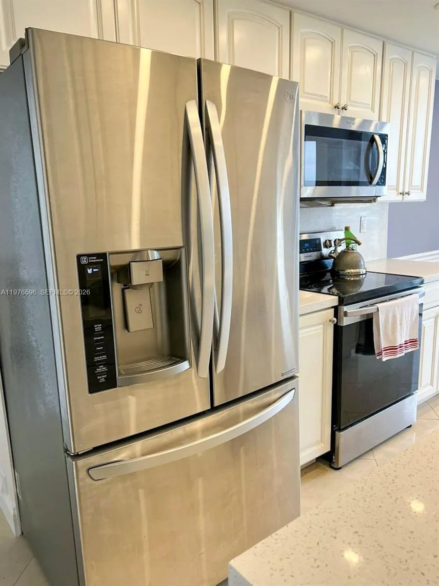 290 174th St 902, Sunny Isles Beach, Florida 33160, Sunny Isles Beach, Florida 33160, 1 Bedroom Bedrooms, ,2 BathroomsBathrooms,Residential Lease,For Rent,290 174th St 902, Sunny Isles Beach, Florida 33160,A11976596