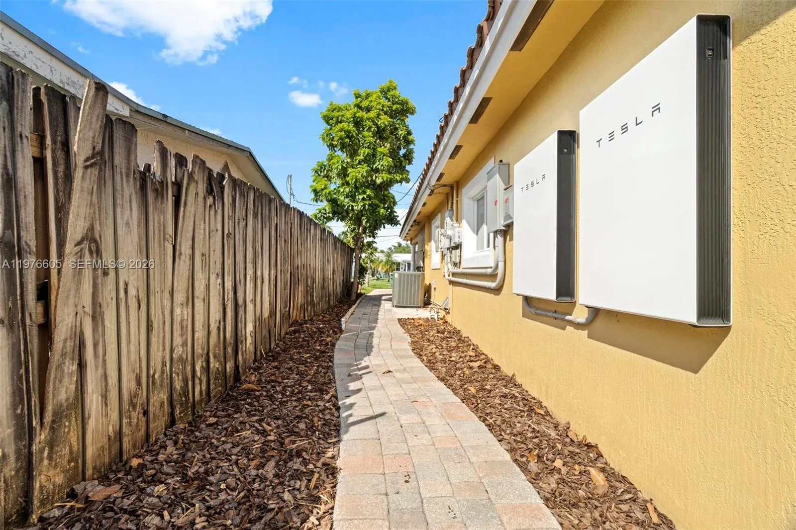 947 Nautilus Isle 0, Dania Beach, Florida 33004, Dania Beach, Florida 33004, 2 Bedrooms Bedrooms, ,2 BathroomsBathrooms,Residential Lease,For Rent,947 Nautilus Isle 0, Dania Beach, Florida 33004,A11976605