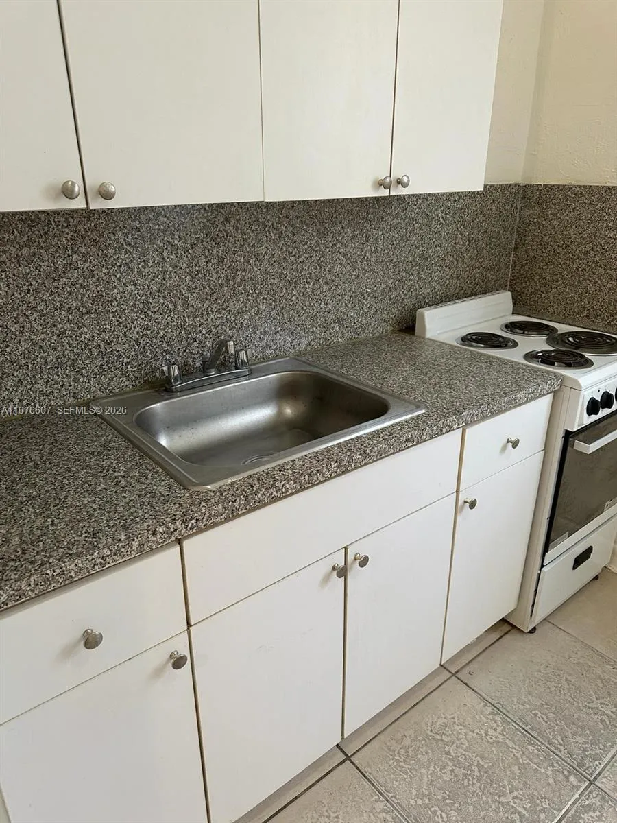 Miami, Florida 33136, 1 Bedroom Bedrooms, ,1 BathroomBathrooms,Residential Lease,For Rent,A11976607