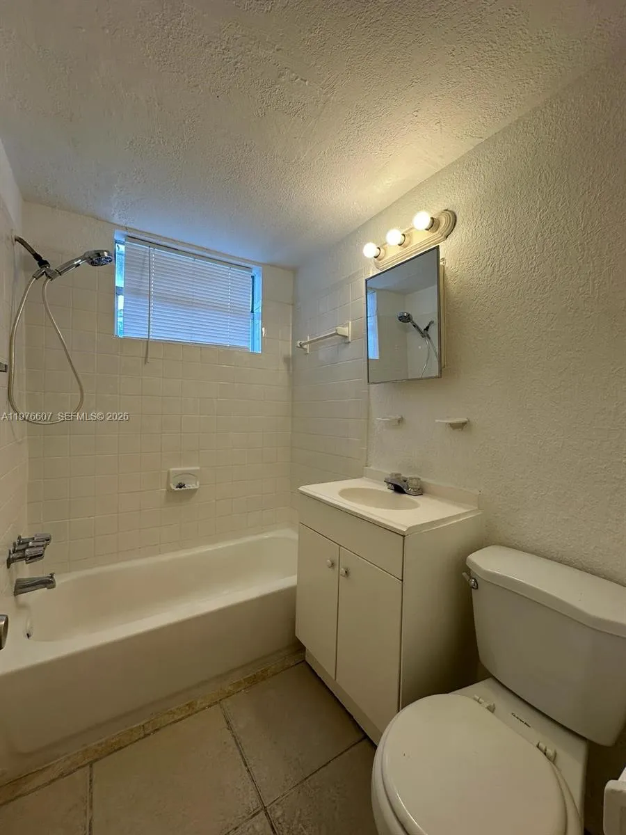 Miami, Florida 33136, 1 Bedroom Bedrooms, ,1 BathroomBathrooms,Residential Lease,For Rent,A11976607