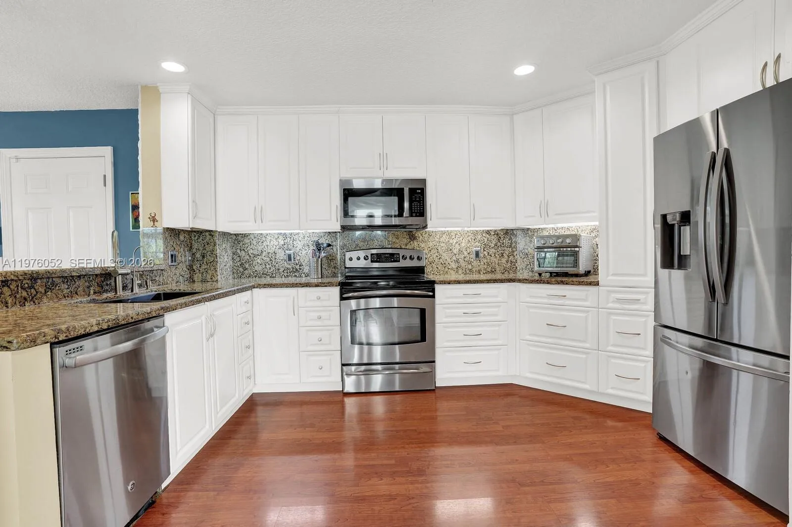 2091 Island Cir, Weston, Florida 33326, Weston, Florida 33326, 3 Bedrooms Bedrooms, ,3 BathroomsBathrooms,Residential,For Sale,2091 Island Cir, Weston, Florida 33326,A11976052