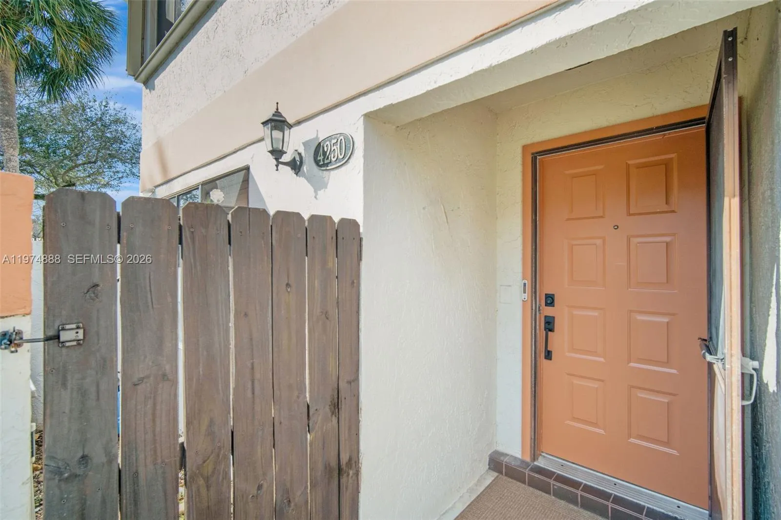 4250 Sw 70th Ter, Davie, Florida 33314, Davie, Florida 33314, 2 Bedrooms Bedrooms, 6 Rooms Rooms,2 BathroomsBathrooms,Residential,For Sale,4250 Sw 70th Ter, Davie, Florida 33314,A11974888