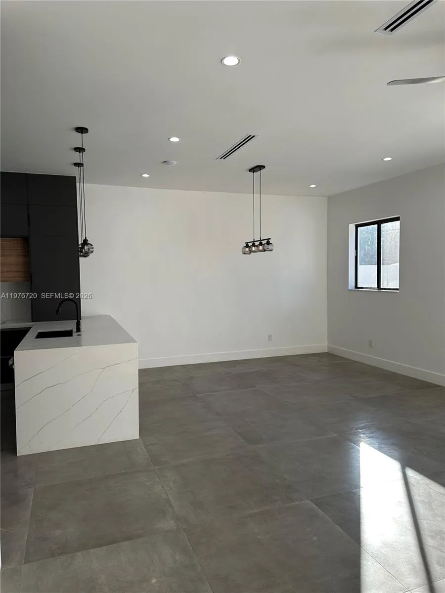 4655 Sw 32nd Ave 2b, Dania Beach, Florida 33312, Dania Beach, Florida 33312, 4 Bedrooms Bedrooms, ,2 BathroomsBathrooms,Residential Lease,For Rent,4655 Sw 32nd Ave 2b, Dania Beach, Florida 33312,A11976720