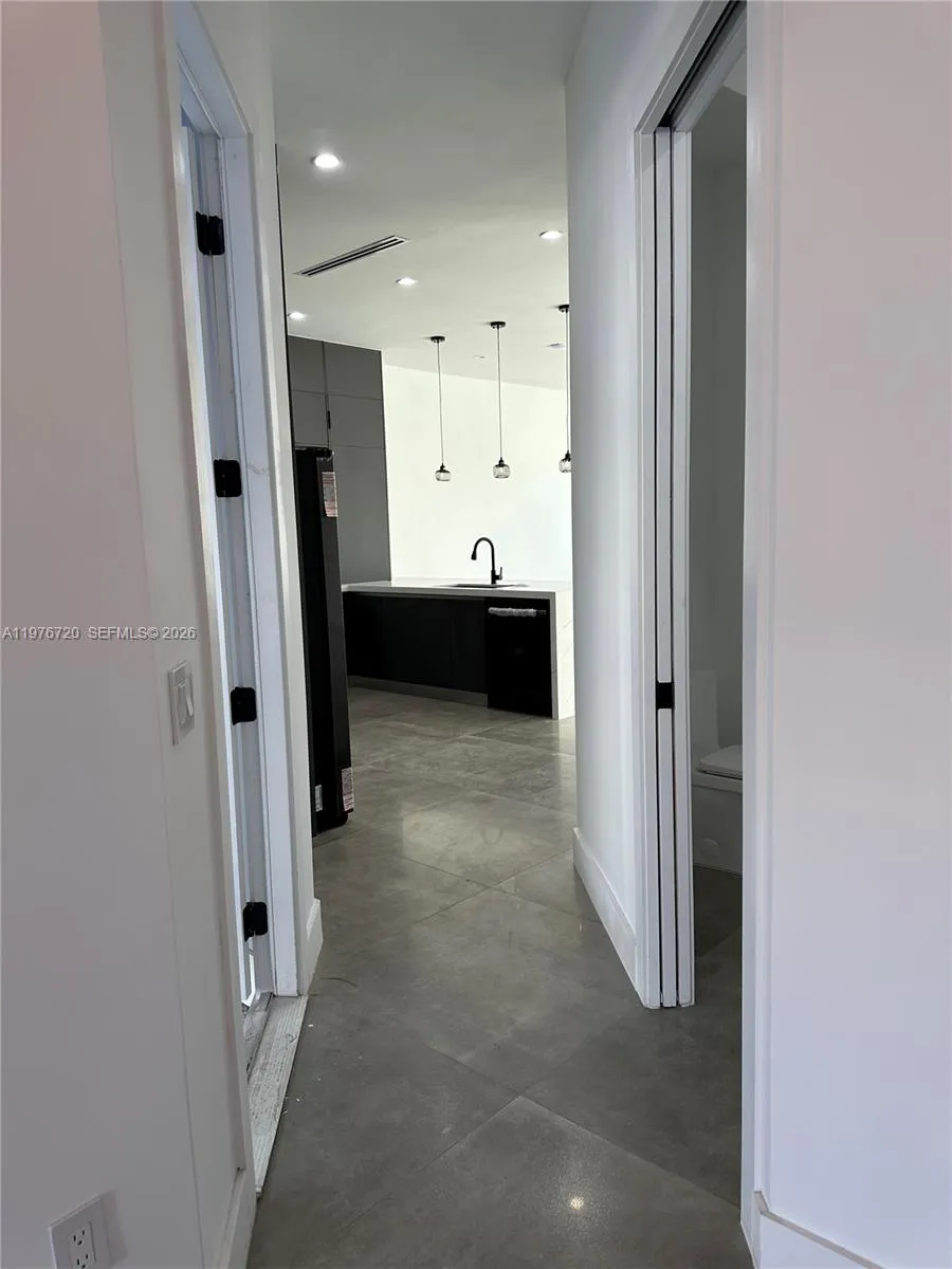 4655 Sw 32nd Ave 2b, Dania Beach, Florida 33312, Dania Beach, Florida 33312, 4 Bedrooms Bedrooms, ,2 BathroomsBathrooms,Residential Lease,For Rent,4655 Sw 32nd Ave 2b, Dania Beach, Florida 33312,A11976720