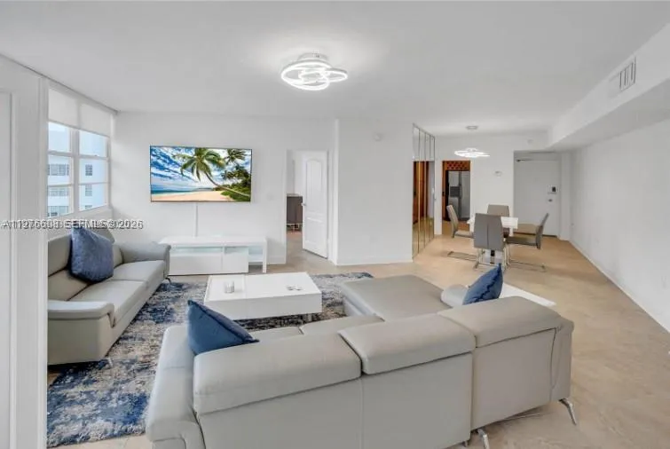 999 Brickell Bay Dr 2007, Miami, Florida 33131, Miami, Florida 33131, 1 Bedroom Bedrooms, ,1 BathroomBathrooms,Residential Lease,For Rent,999 Brickell Bay Dr 2007, Miami, Florida 33131,A11976608