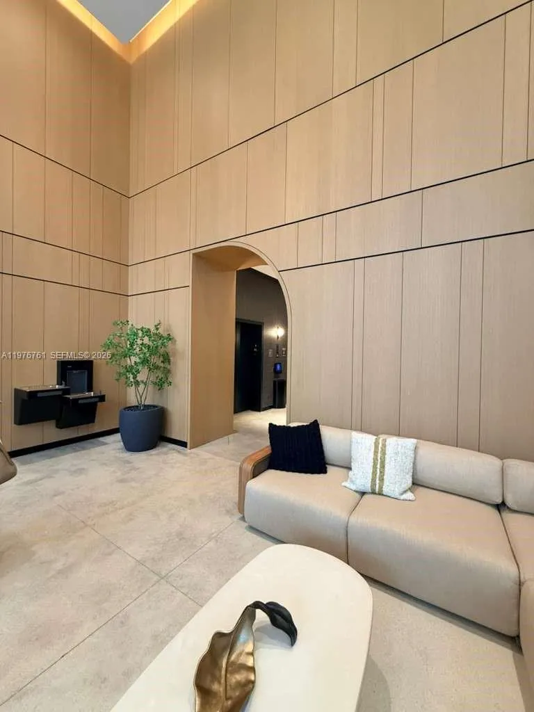 Miami, Florida 33132, 1 Bedroom Bedrooms, ,2 BathroomsBathrooms,Residential Lease,For Rent,A11976761