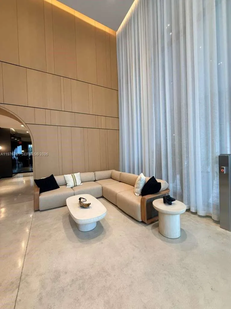 Miami, Florida 33132, 1 Bedroom Bedrooms, ,2 BathroomsBathrooms,Residential Lease,For Rent,A11976761