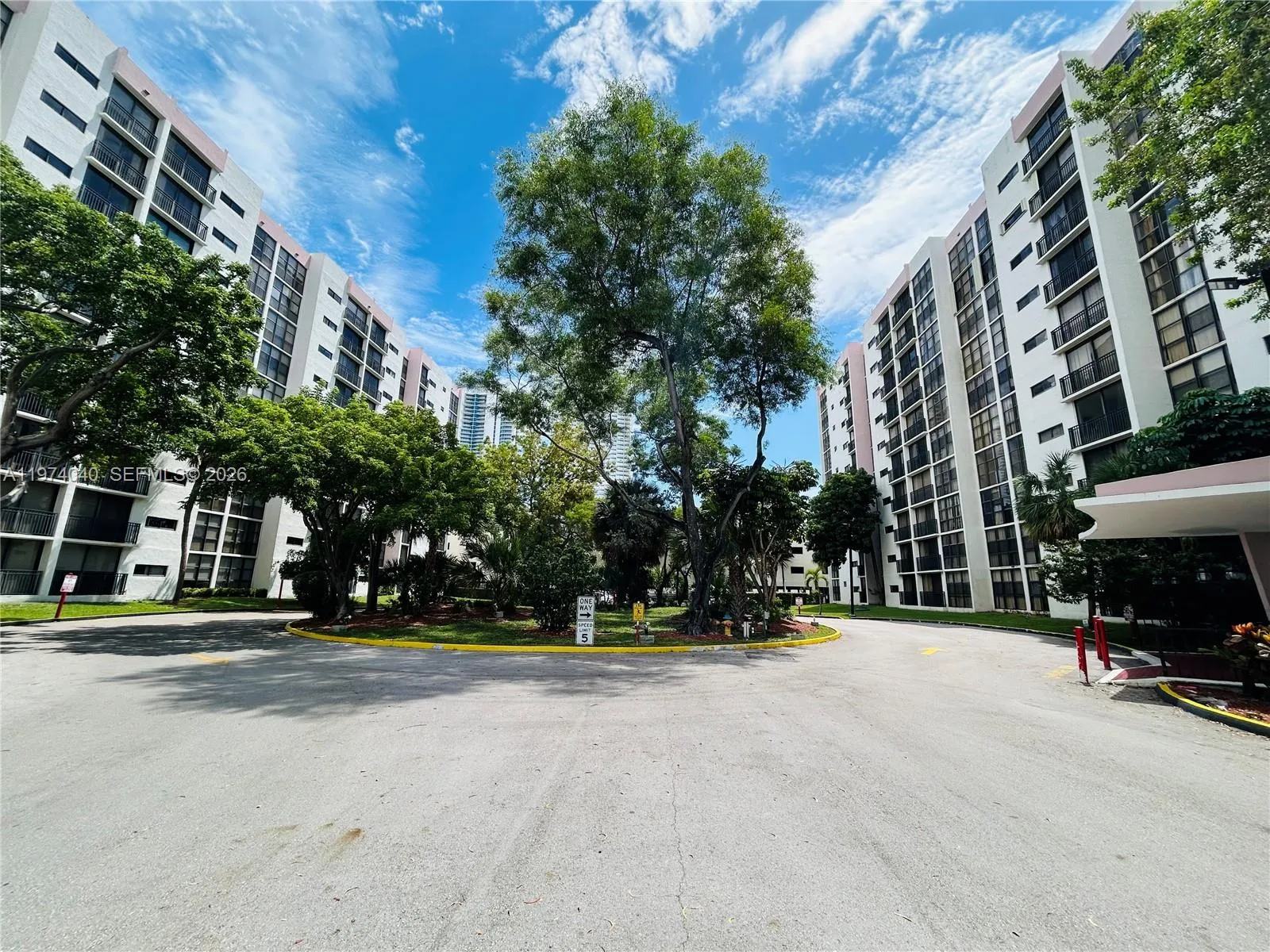 17021 N Bay Rd 219, Sunny Isles Beach, Florida 331, Sunny Isles Beach, Florida 33160, 2 Bedrooms Bedrooms, ,2 BathroomsBathrooms,Residential Lease,For Rent,17021 N Bay Rd 219, Sunny Isles Beach, Florida 331,A11974040