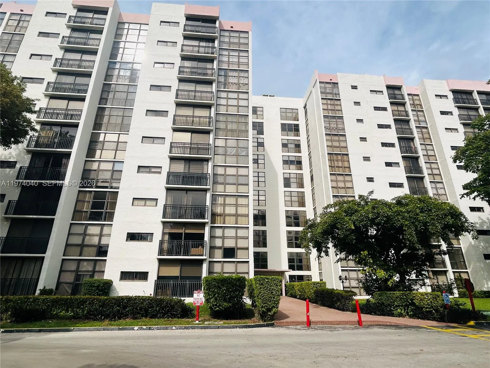 17021 N Bay Rd 219, Sunny Isles Beach, Florida 331, Sunny Isles Beach, Florida 33160, 2 Bedrooms Bedrooms, ,2 BathroomsBathrooms,Residential Lease,For Rent,17021 N Bay Rd 219, Sunny Isles Beach, Florida 331,A11974040