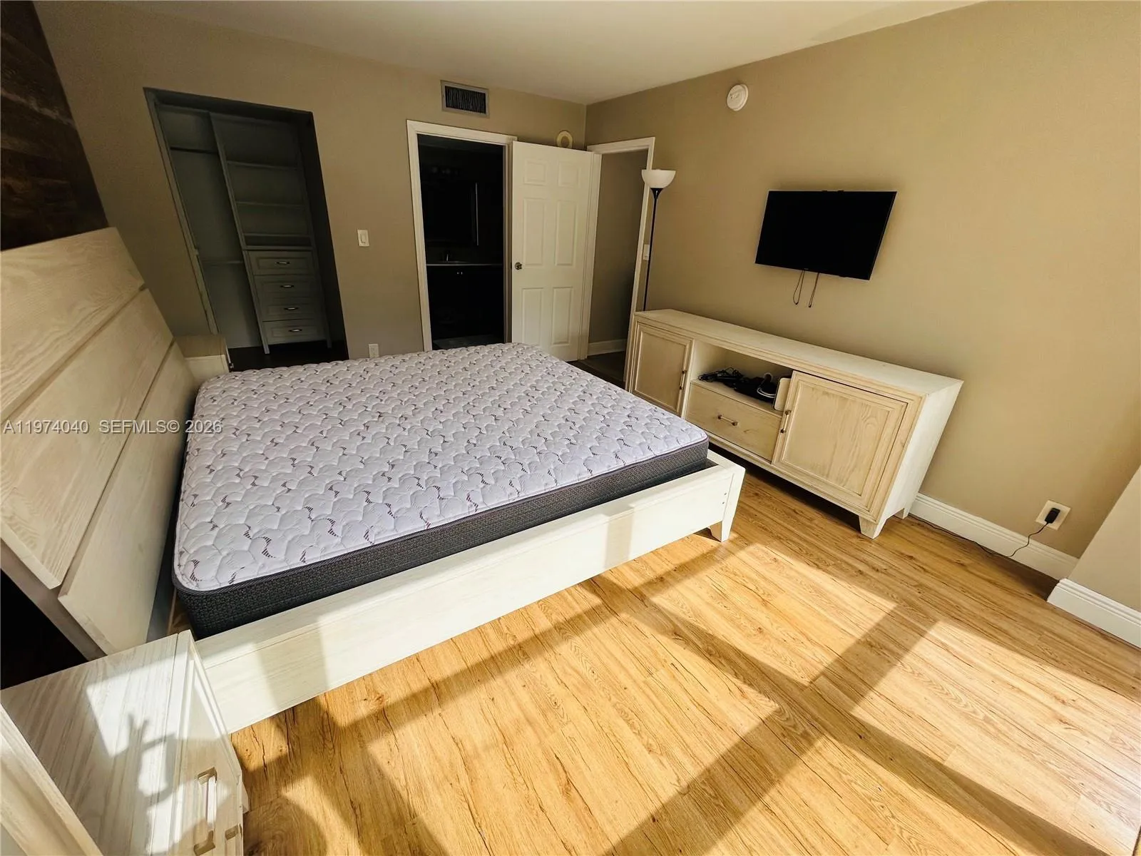 17021 N Bay Rd 219, Sunny Isles Beach, Florida 331, Sunny Isles Beach, Florida 33160, 2 Bedrooms Bedrooms, ,2 BathroomsBathrooms,Residential Lease,For Rent,17021 N Bay Rd 219, Sunny Isles Beach, Florida 331,A11974040