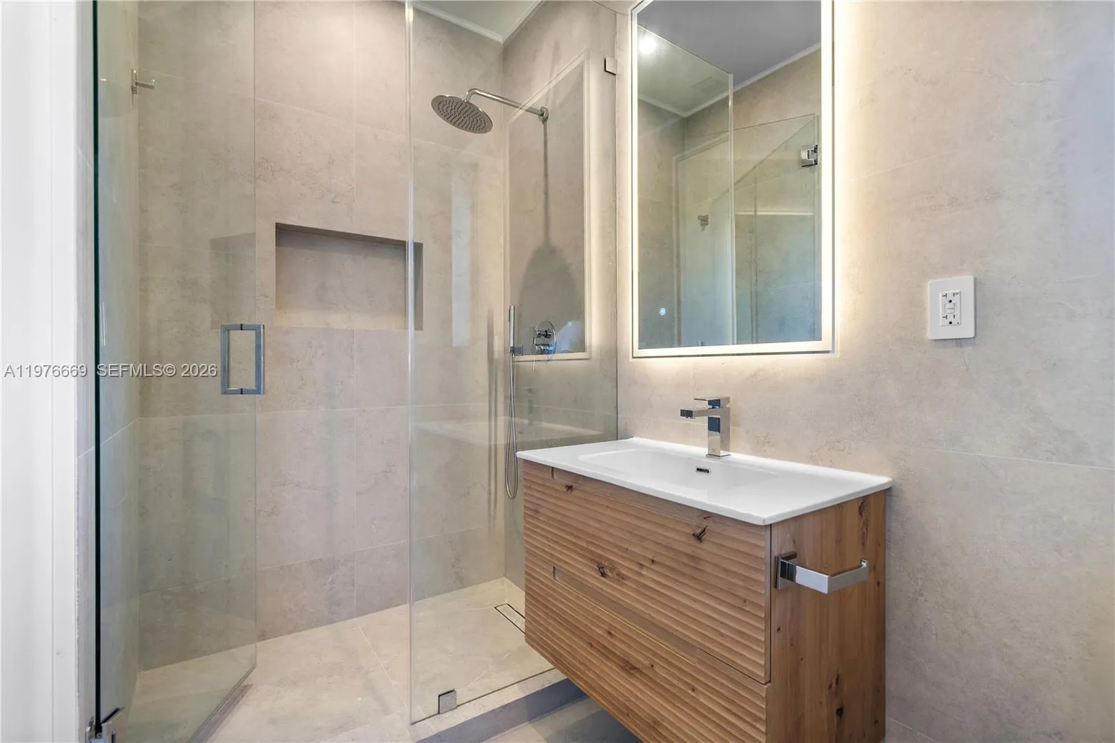 2015 Country Club Prado, Coral Gables, Florida 331, Coral Gables, Florida 33134, 6 Bedrooms Bedrooms, ,7 BathroomsBathrooms,Residential Lease,For Rent,2015 Country Club Prado, Coral Gables, Florida 331,A11976669