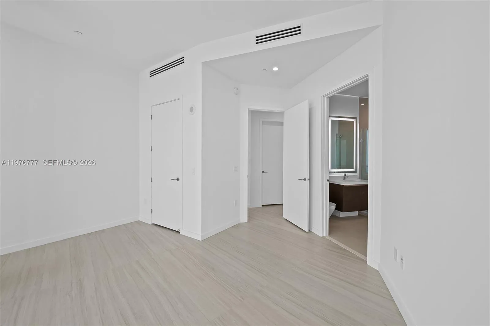 851 Ne 1st Ave Ph 5700, Miami, Florida 33132, Miami, Florida 33132, 4 Bedrooms Bedrooms, ,5 BathroomsBathrooms,Residential Lease,For Rent,851 Ne 1st Ave Ph 5700, Miami, Florida 33132,A11976777