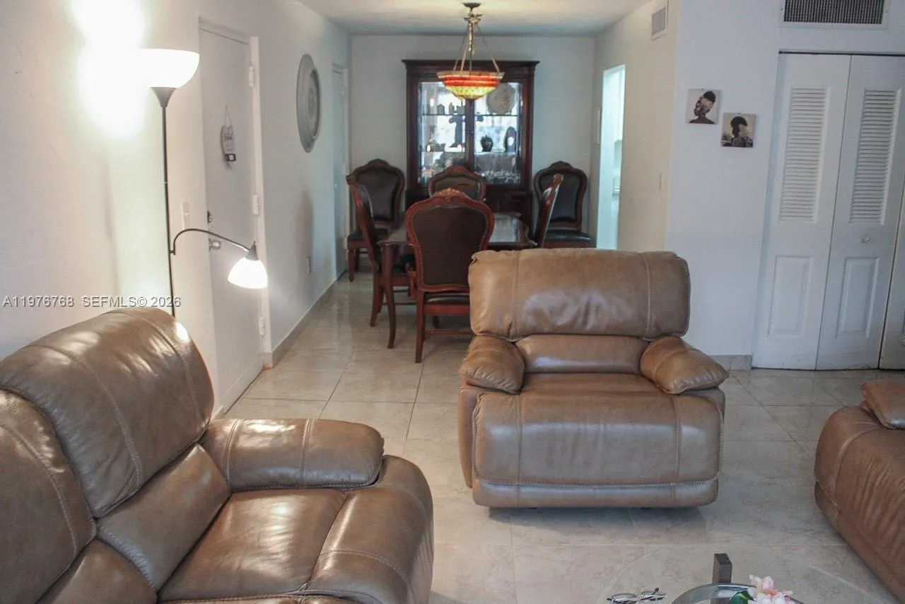 10818 N Kendall Dr R25, Miami, Florida 33176, Miami, Florida 33176, 2 Bedrooms Bedrooms, ,2 BathroomsBathrooms,Residential,For Sale,10818 N Kendall Dr R25, Miami, Florida 33176,A11976768