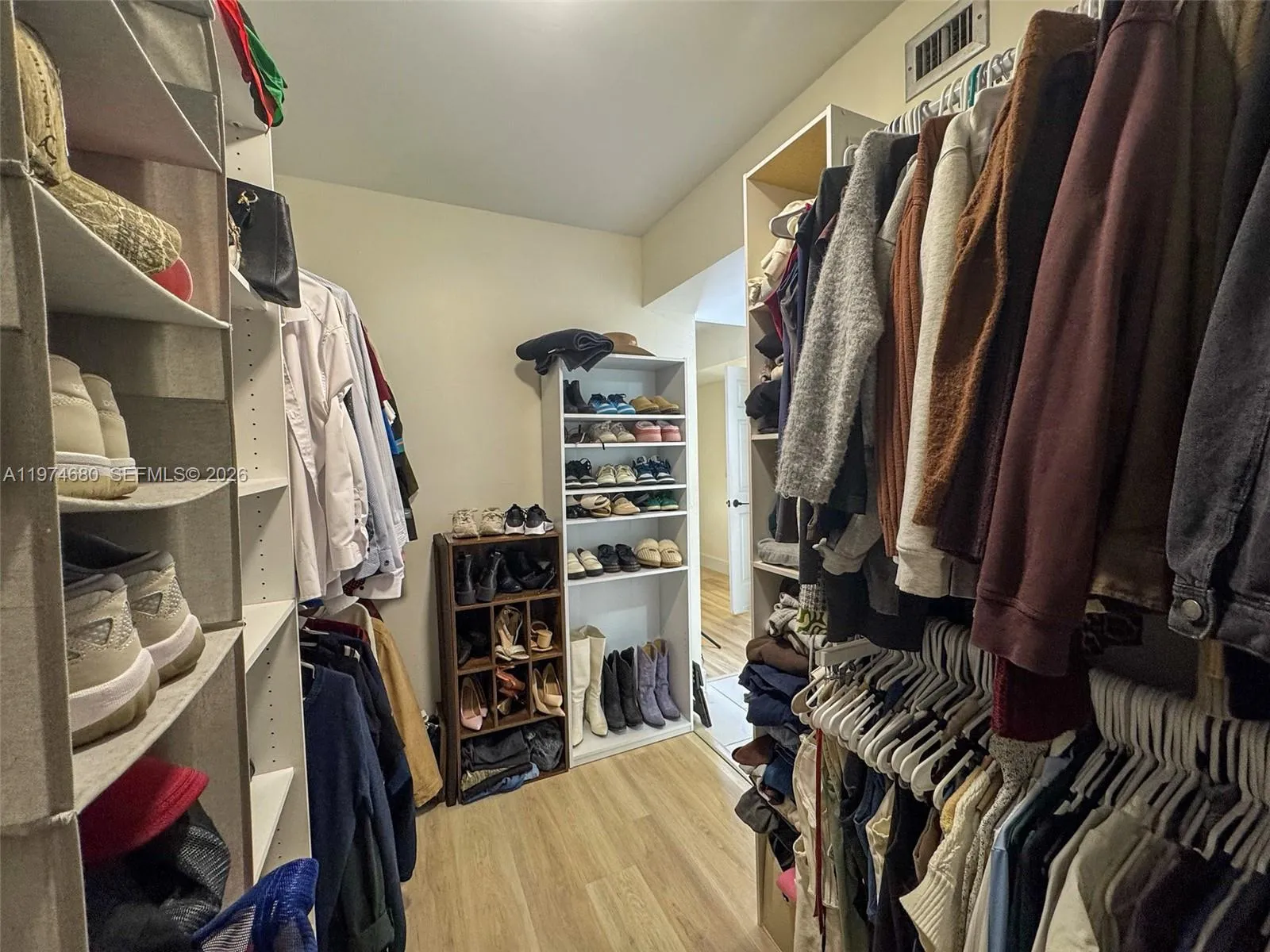 1709 Whitehall Dr 405, Davie, Florida 33324, Davie, Florida 33324, 2 Bedrooms Bedrooms, ,2 BathroomsBathrooms,Residential,For Sale,1709 Whitehall Dr 405, Davie, Florida 33324,A11974680