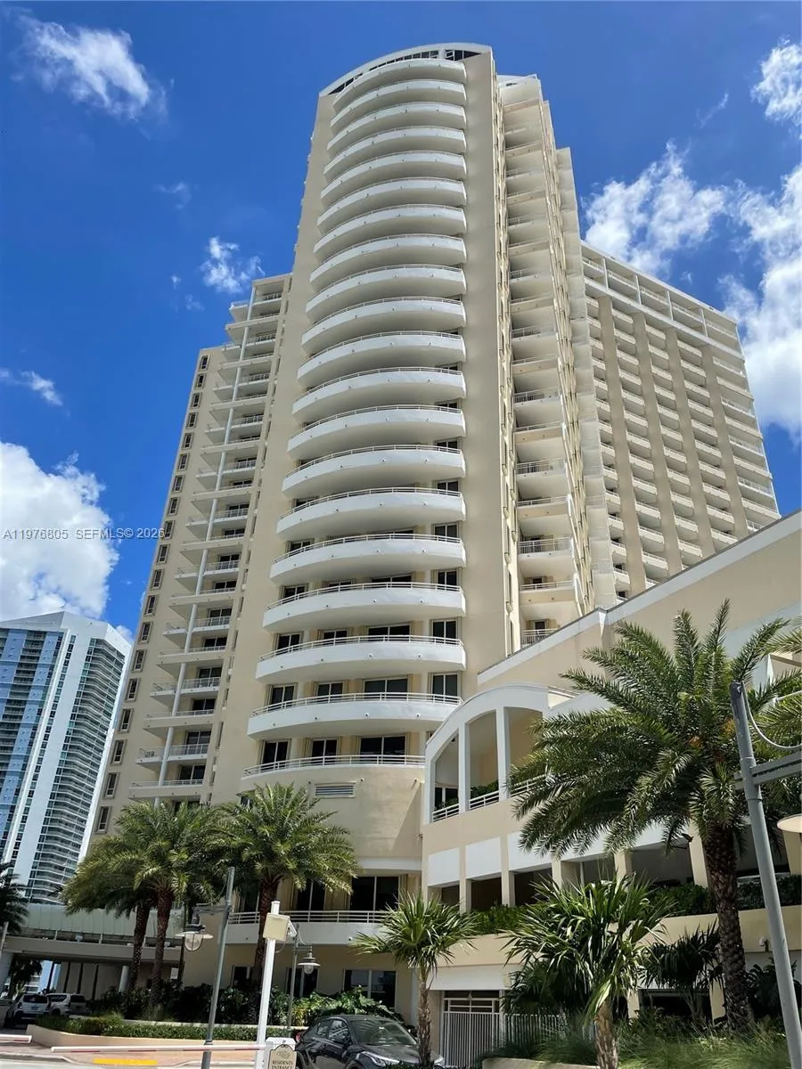 888 Brickell Key Dr 804, Miami, Florida 33131, Miami, Florida 33131, 2 Bedrooms Bedrooms, ,2 BathroomsBathrooms,Residential Lease,For Rent,888 Brickell Key Dr 804, Miami, Florida 33131,A11976805