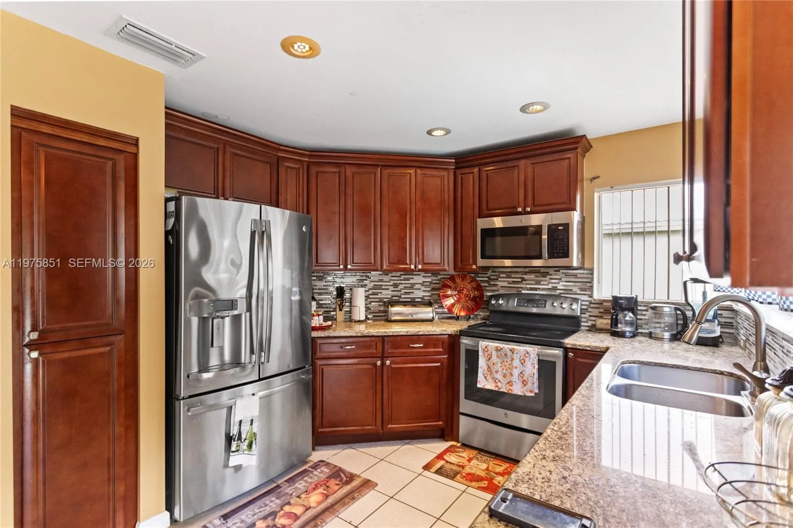 1071 Sw 101st Ter, Pembroke Pines, Florida 33025, Pembroke Pines, Florida 33025, 3 Bedrooms Bedrooms, ,2 BathroomsBathrooms,Residential,For Sale,1071 Sw 101st Ter, Pembroke Pines, Florida 33025,A11975851