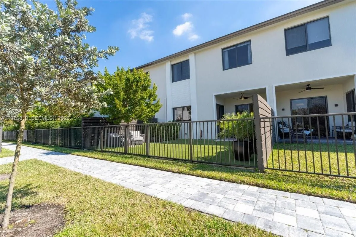 12060 Sw 82nd Pl, Miami, Florida 33156, Miami, Florida 33156, 4 Bedrooms Bedrooms, ,3 BathroomsBathrooms,Residential,For Sale,12060 Sw 82nd Pl, Miami, Florida 33156,A11976819