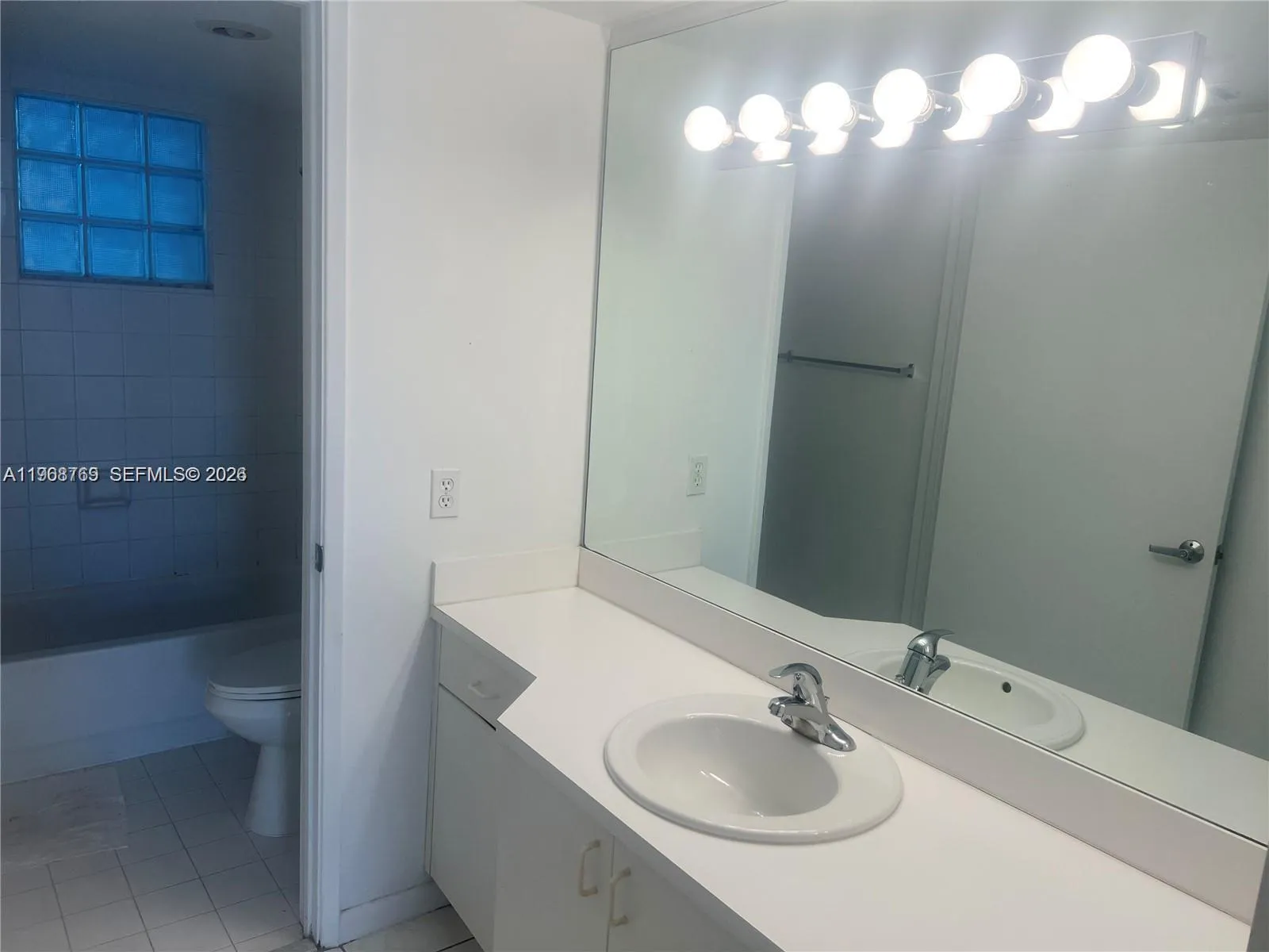 9156 Collins Ave 204, Surfside, Florida 33154, Surfside, Florida 33154, 1 Bedroom Bedrooms, ,1 BathroomBathrooms,Residential Lease,For Rent,9156 Collins Ave 204, Surfside, Florida 33154,A11968769