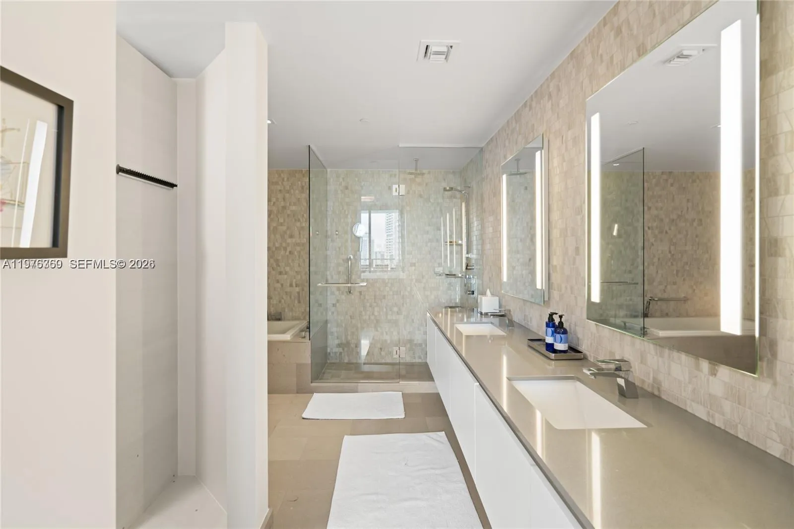 68 Se 6th St 1209, Miami, Florida 33131, Miami, Florida 33131, 2 Bedrooms Bedrooms, ,2 BathroomsBathrooms,Residential Lease,For Rent,68 Se 6th St 1209, Miami, Florida 33131,A11976360