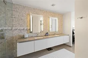 68 Se 6th St 1209, Miami, Florida 33131, Miami, Florida 33131, 2 Bedrooms Bedrooms, ,2 BathroomsBathrooms,Residential Lease,For Rent,68 Se 6th St 1209, Miami, Florida 33131,A11976360