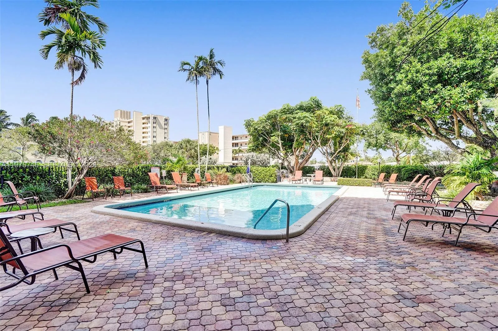 LARGE HEATED POOL