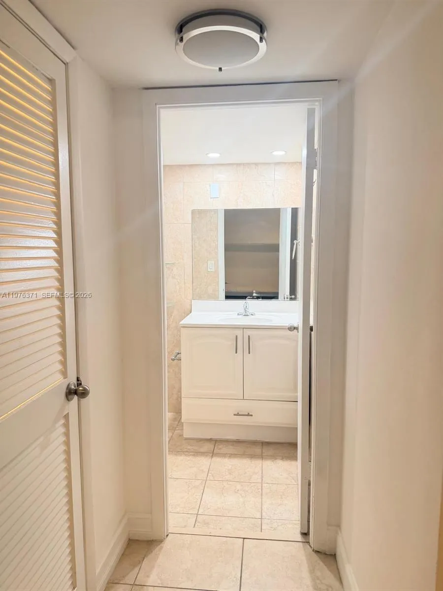 18031 Biscayne Blvd 201, Aventura, Florida 33160, Aventura, Florida 33160, ,1 BathroomBathrooms,Residential Lease,For Rent,18031 Biscayne Blvd 201, Aventura, Florida 33160,A11976371